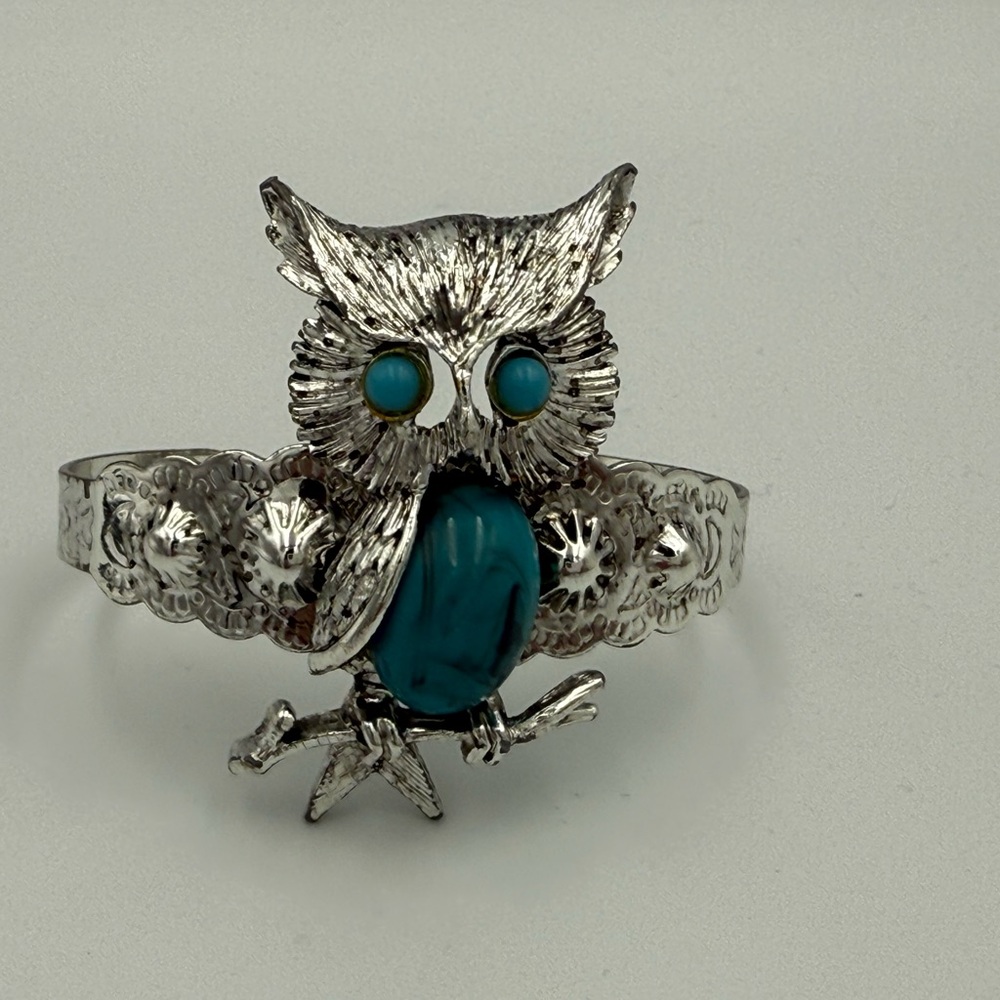 Vintage 1970's Silver Tone 2.25" Wide Blue Jelly Belly OWL Cuff Bracelet